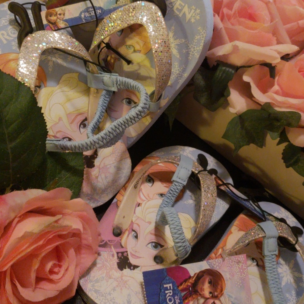 New M7/8 toddler sandals FROZEN